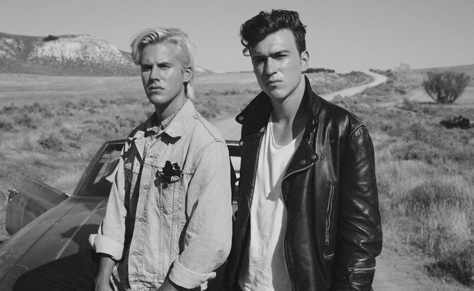 Ofenbach & Quarterhead (Remix by Robin Schulz): “Head Shoulders Knees & Toes”