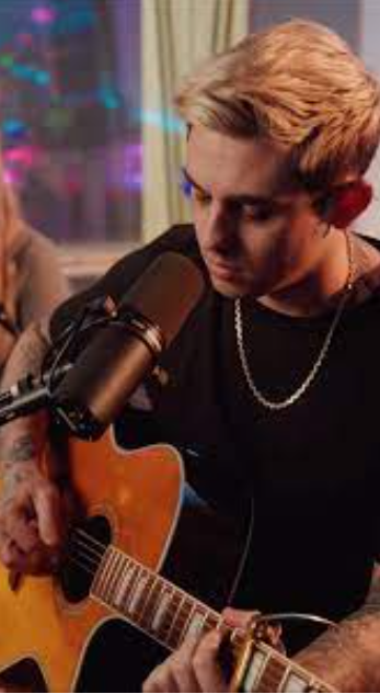 CAMERON WALES: “ROUND HERE” (ACOUSTIC VERSION)