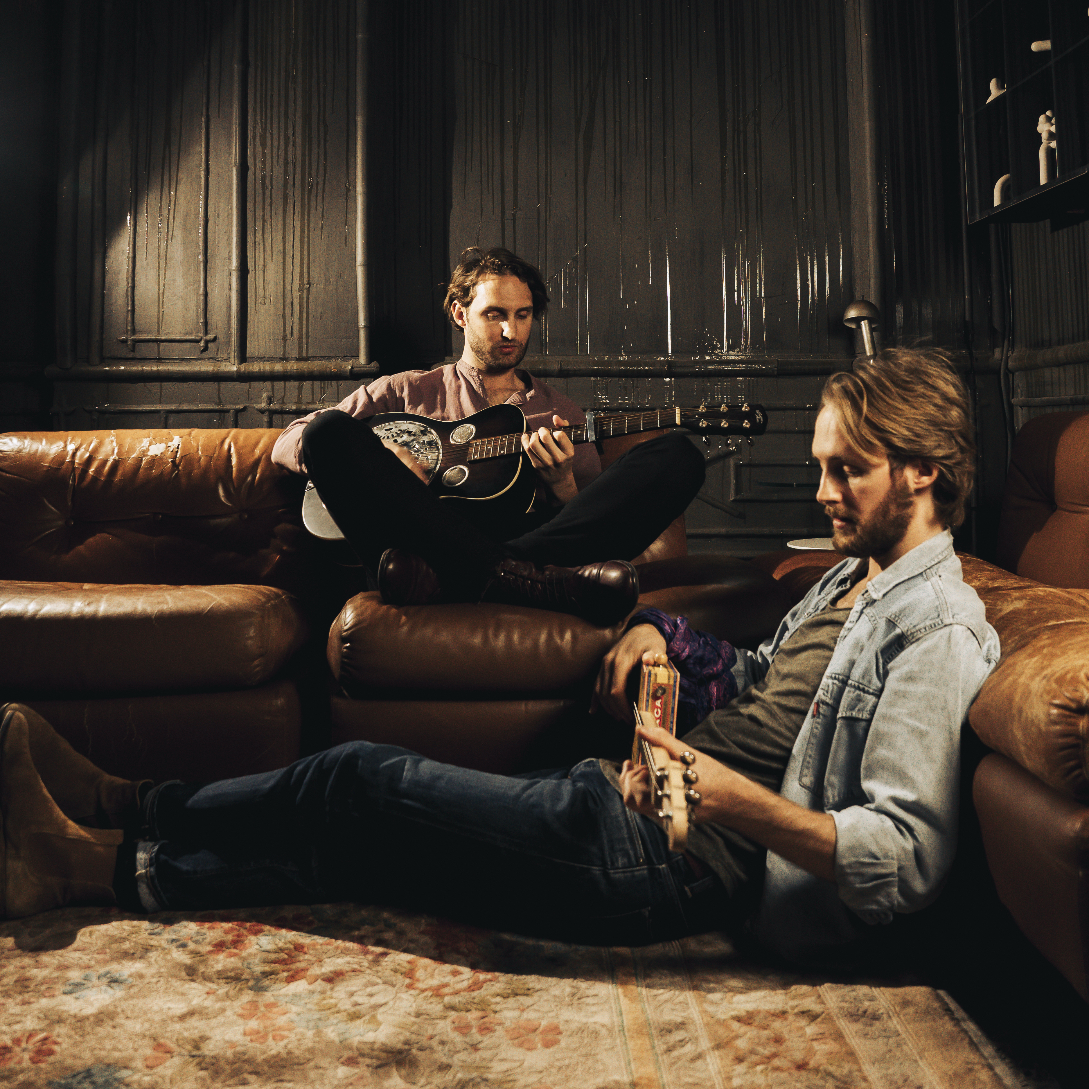 DJAKARTA: “FEMME FATAL (COVER)”